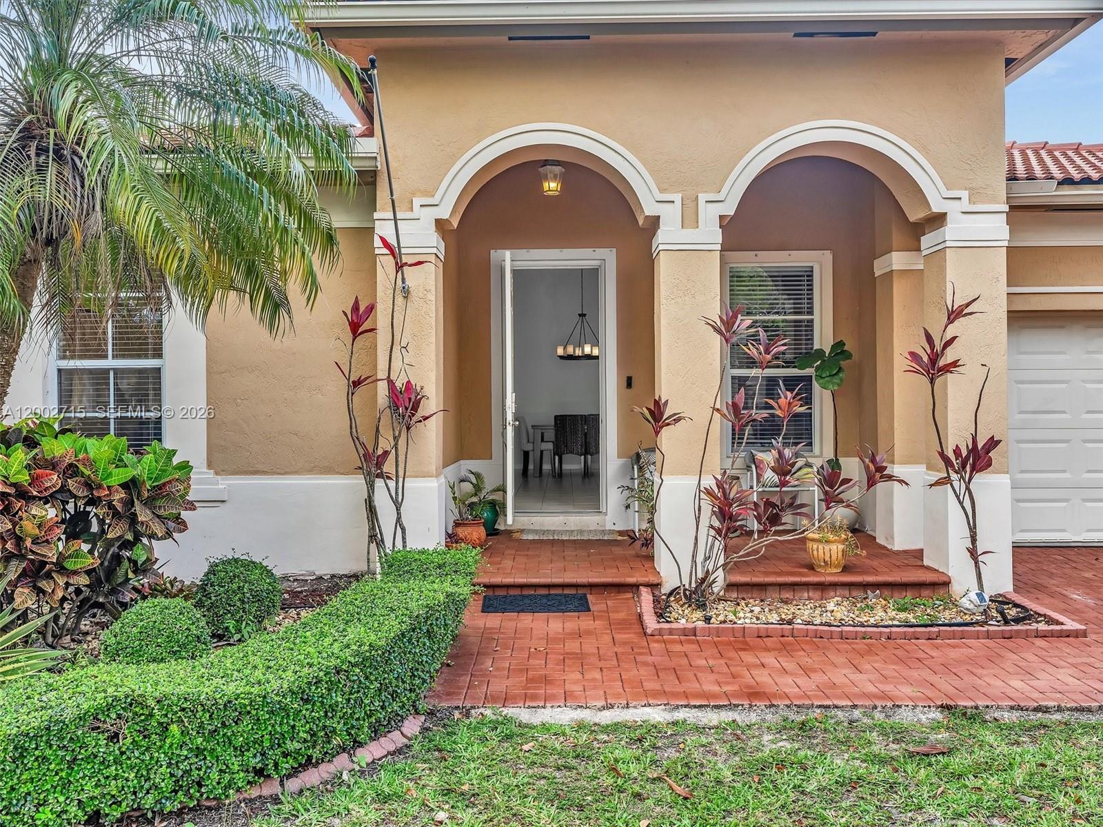 FLORIDIAN BAY ESTATES - Residential