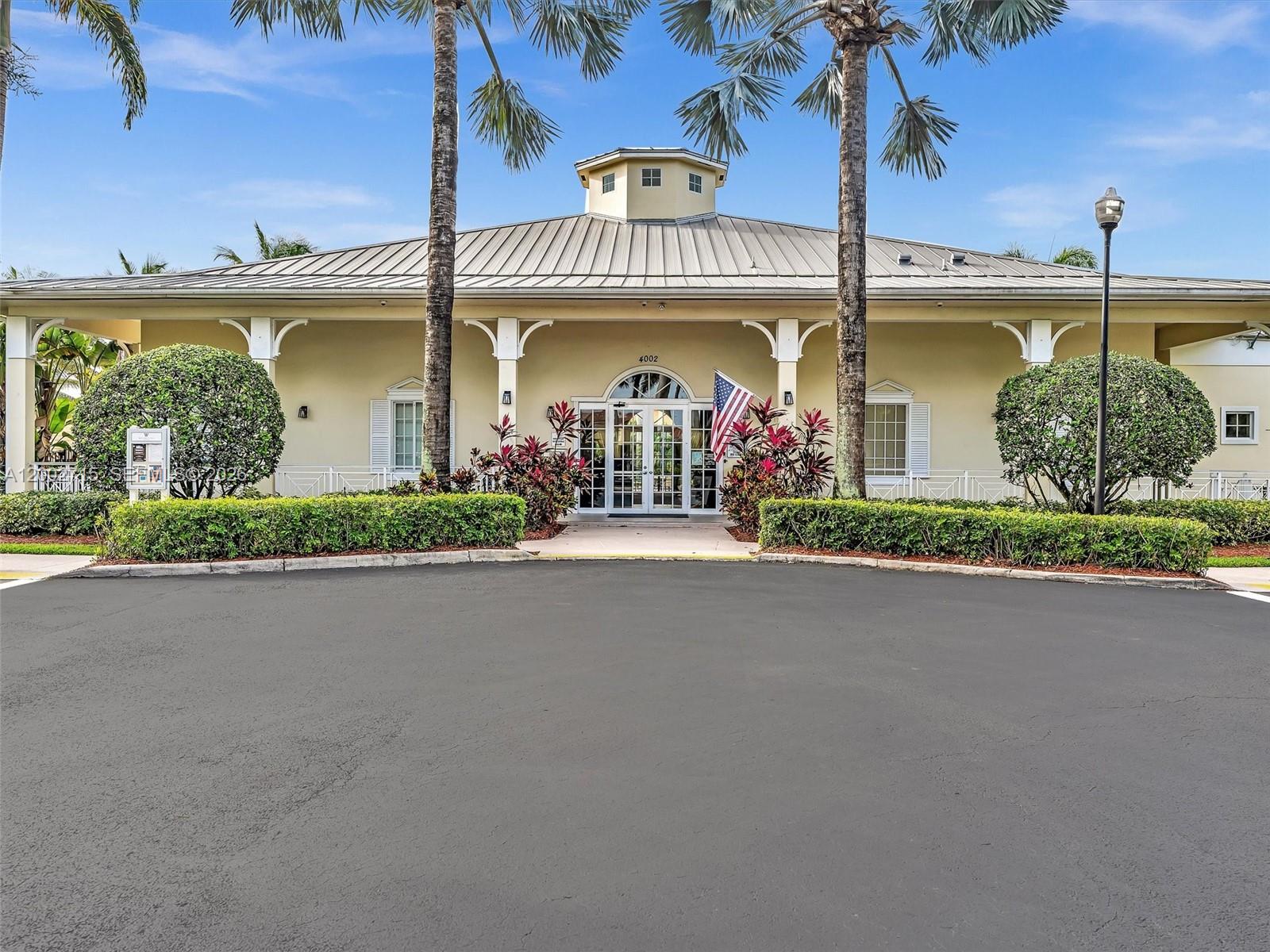 FLORIDIAN BAY ESTATES - Residential