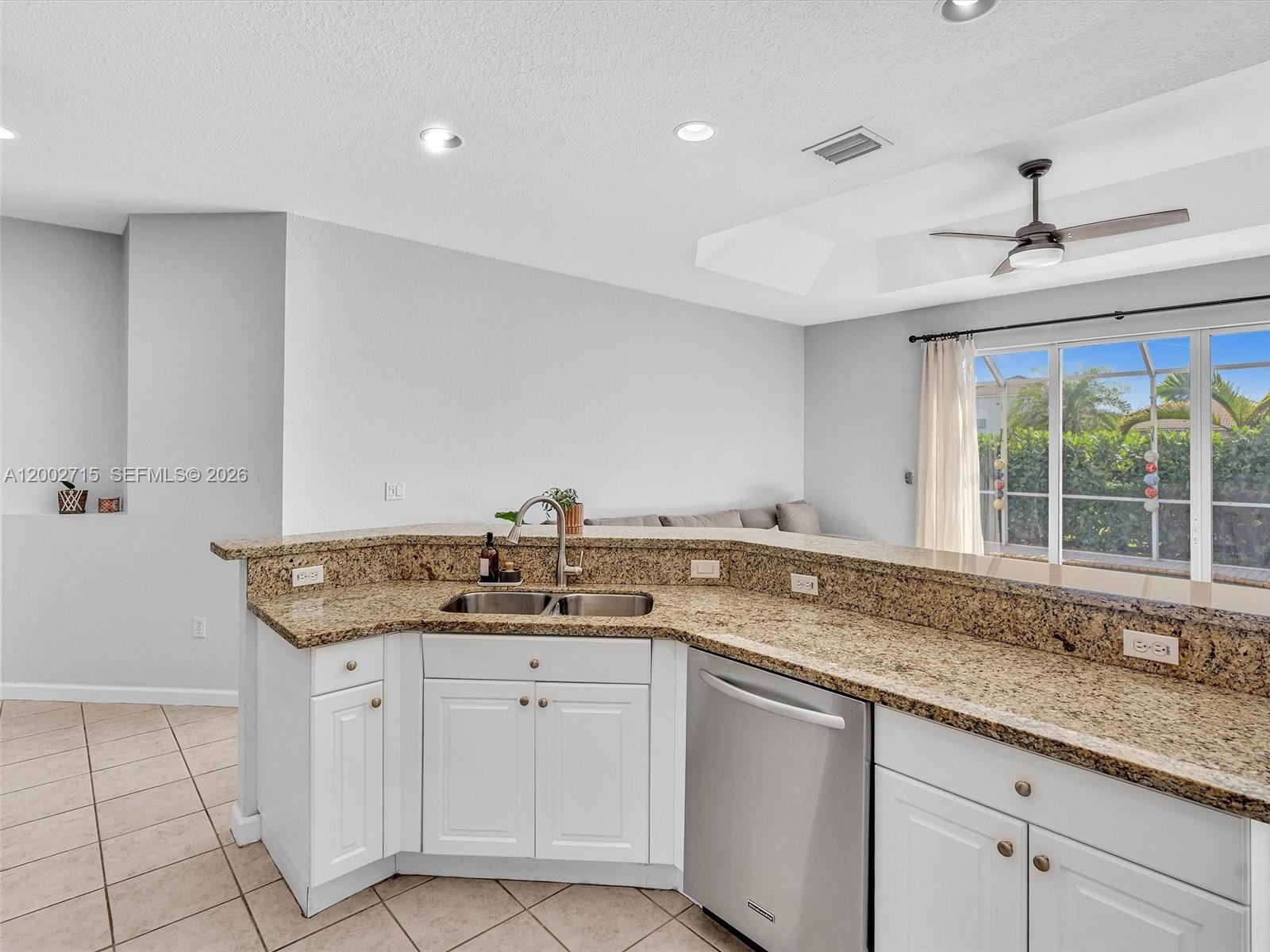 FLORIDIAN BAY ESTATES - Residential