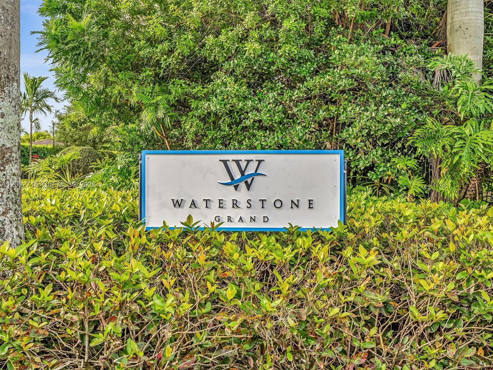 FLORIDIAN BAY ESTATES - Residential