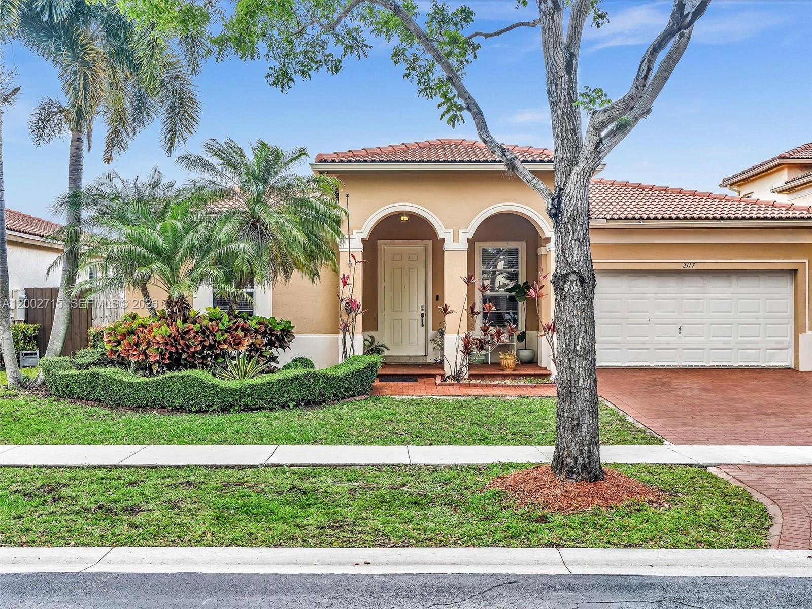 FLORIDIAN BAY ESTATES - Residential