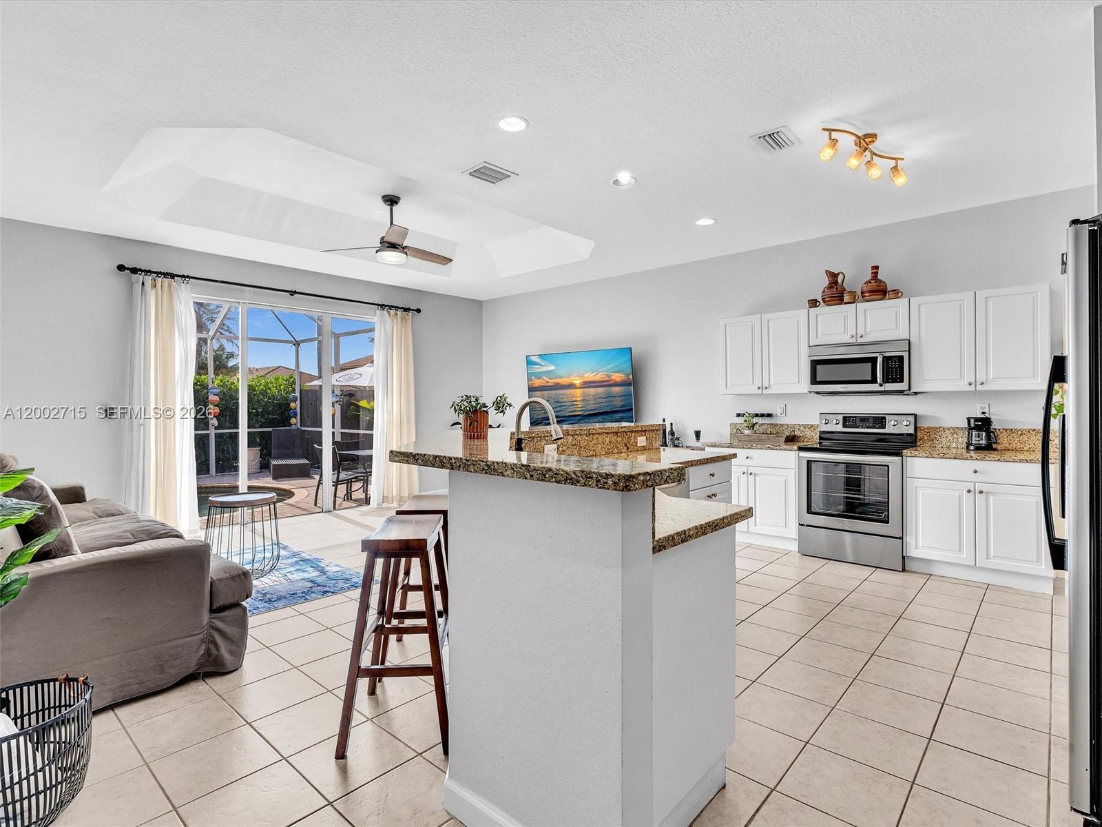FLORIDIAN BAY ESTATES - Residential