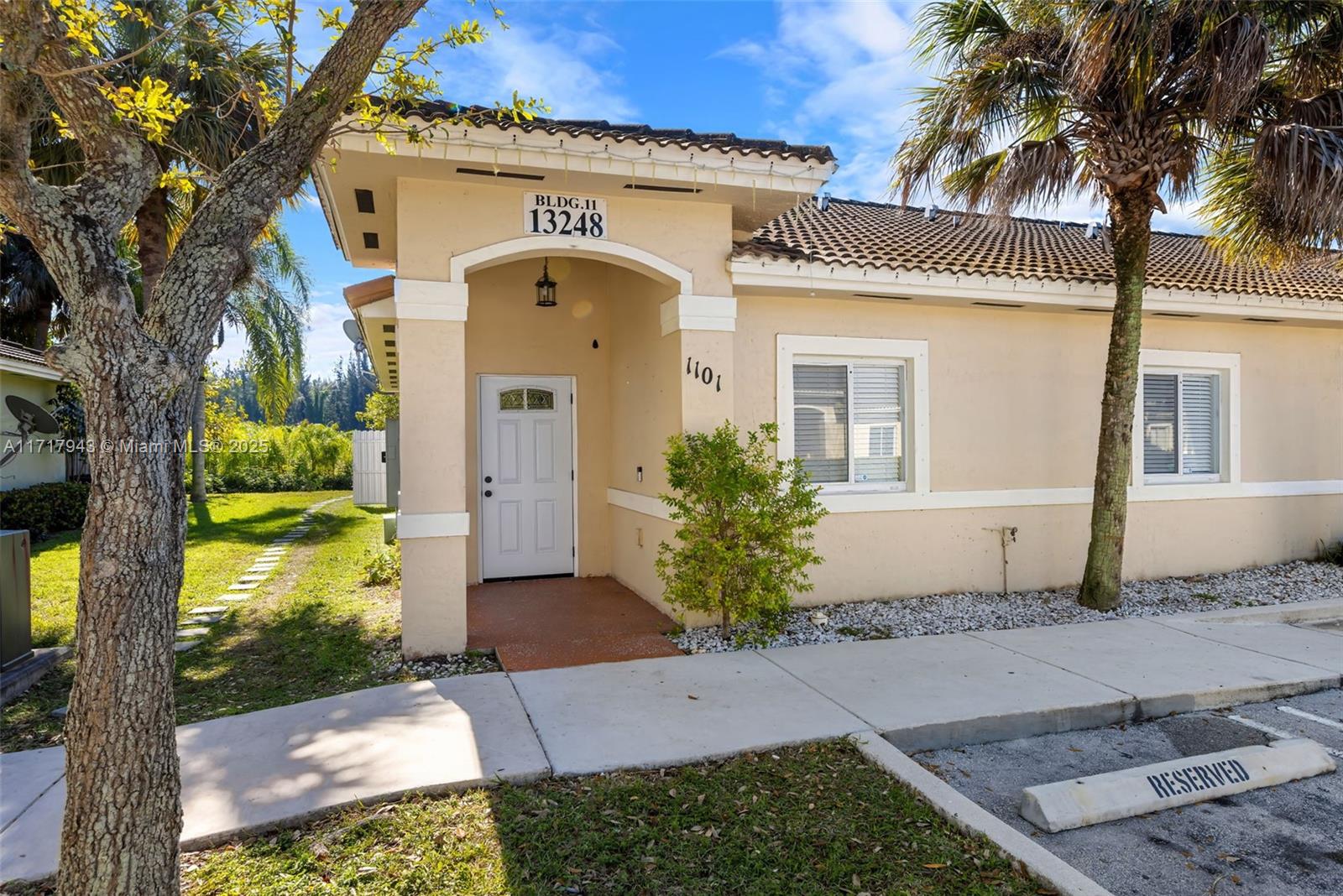 OLD BISCAYNE VILLAS CONDO - Residential