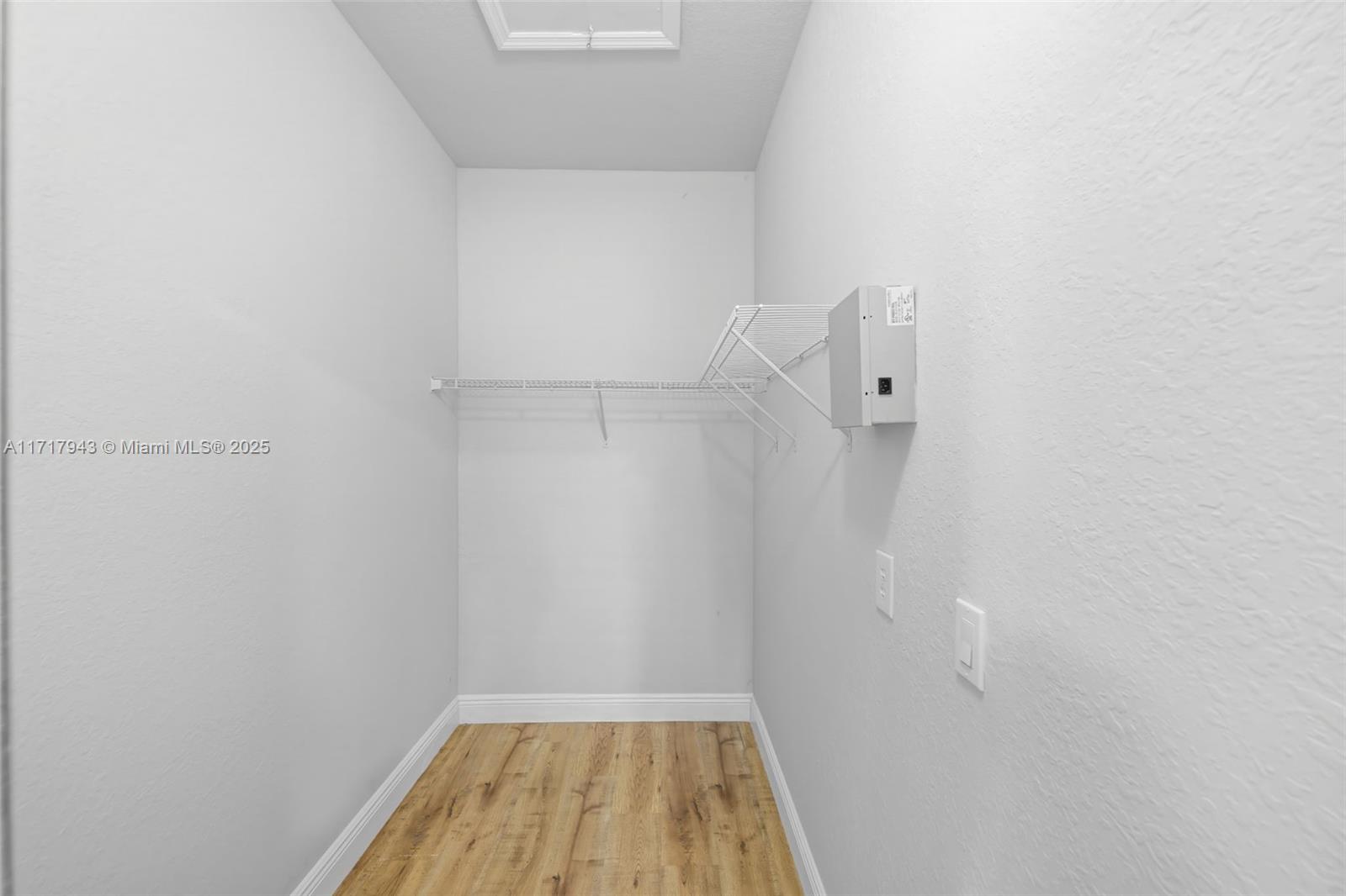 OLD BISCAYNE VILLAS CONDO - Residential