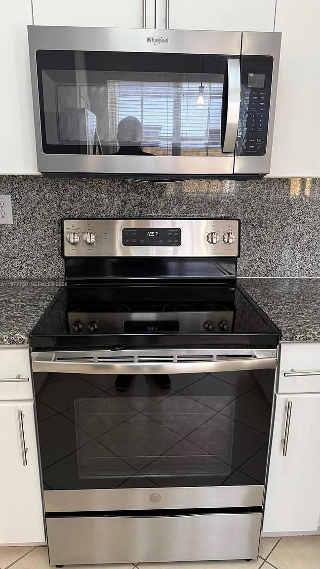 DORAL ISLES NORTH SEC TWO - Residential Lease