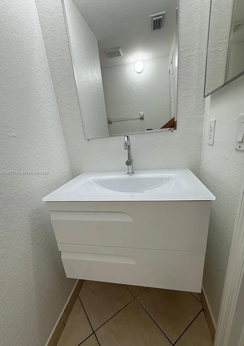 DORAL ISLES NORTH SEC TWO - Residential Lease