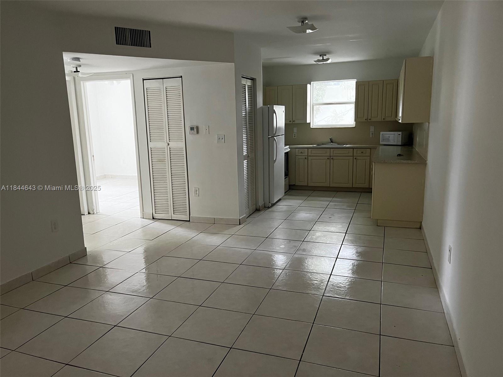Freshly painted 2/1 in the Heart of Miami. Big open kitchen with tons of counter space and pantry. Central A/C and plenty of natural lighting. Close to Coral Gables, Coconut Grove, Downtown, South Beach, the airport and Brickell. Laundry facilities onsite and one parking spot. RAPID APPROVAL!