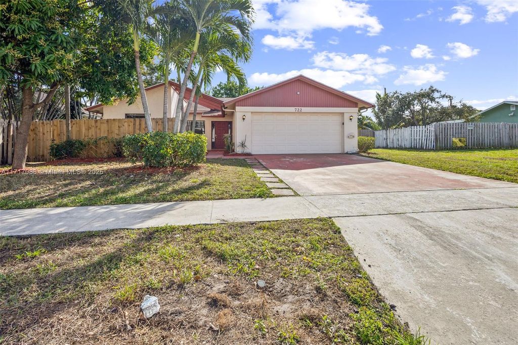 Photo of 722 NW 1st Ave, Boynton Beach, FL 33426 (MLS # A11717086)