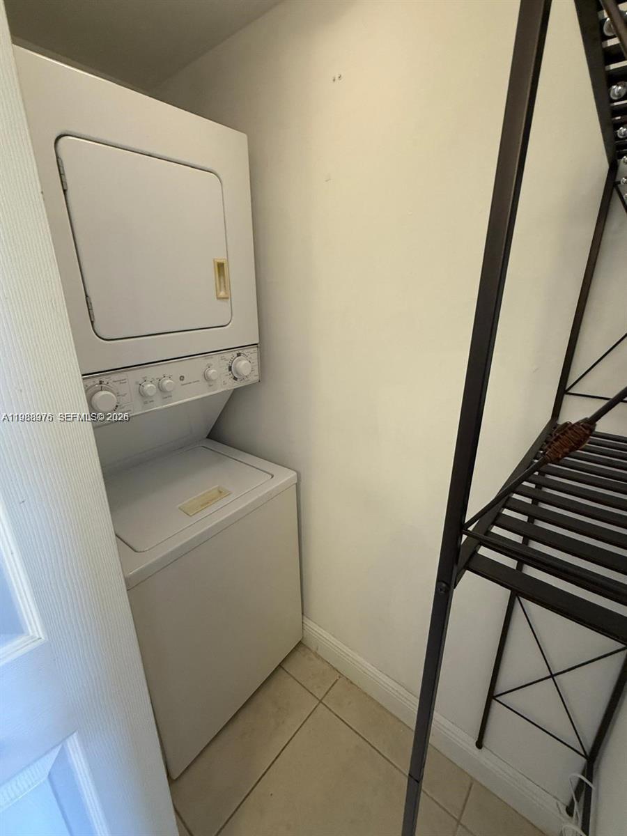 ¤INTERNATIONAL PARK I COND - Residential