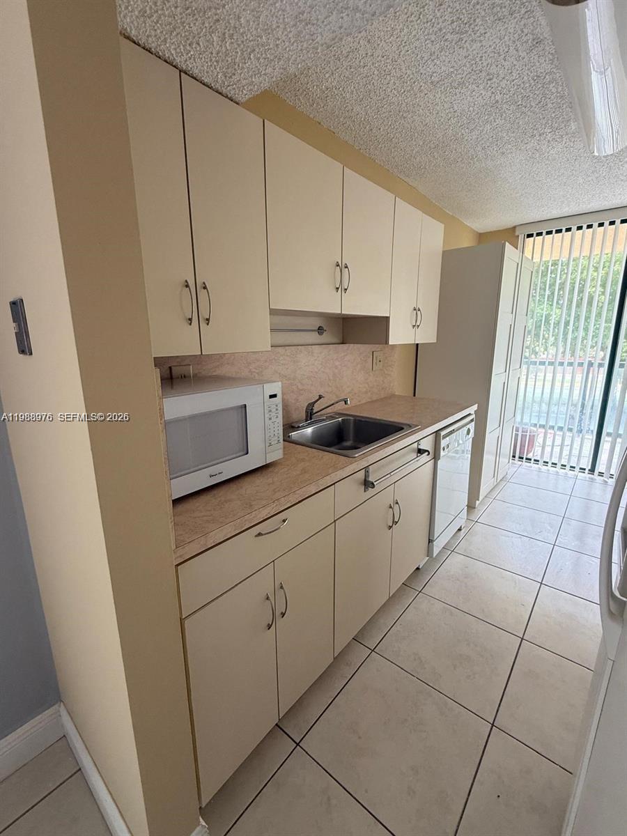¤INTERNATIONAL PARK I COND - Residential