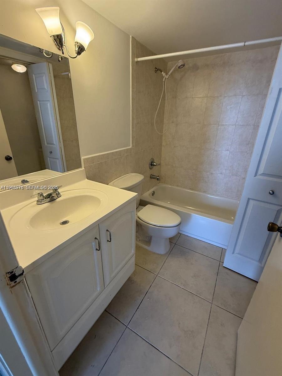 ¤INTERNATIONAL PARK I COND - Residential