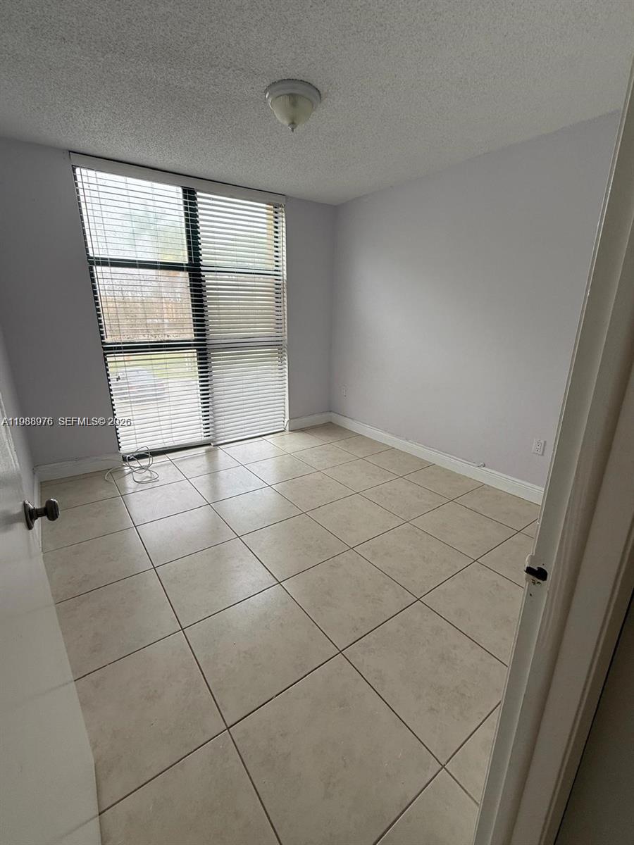 ¤INTERNATIONAL PARK I COND - Residential
