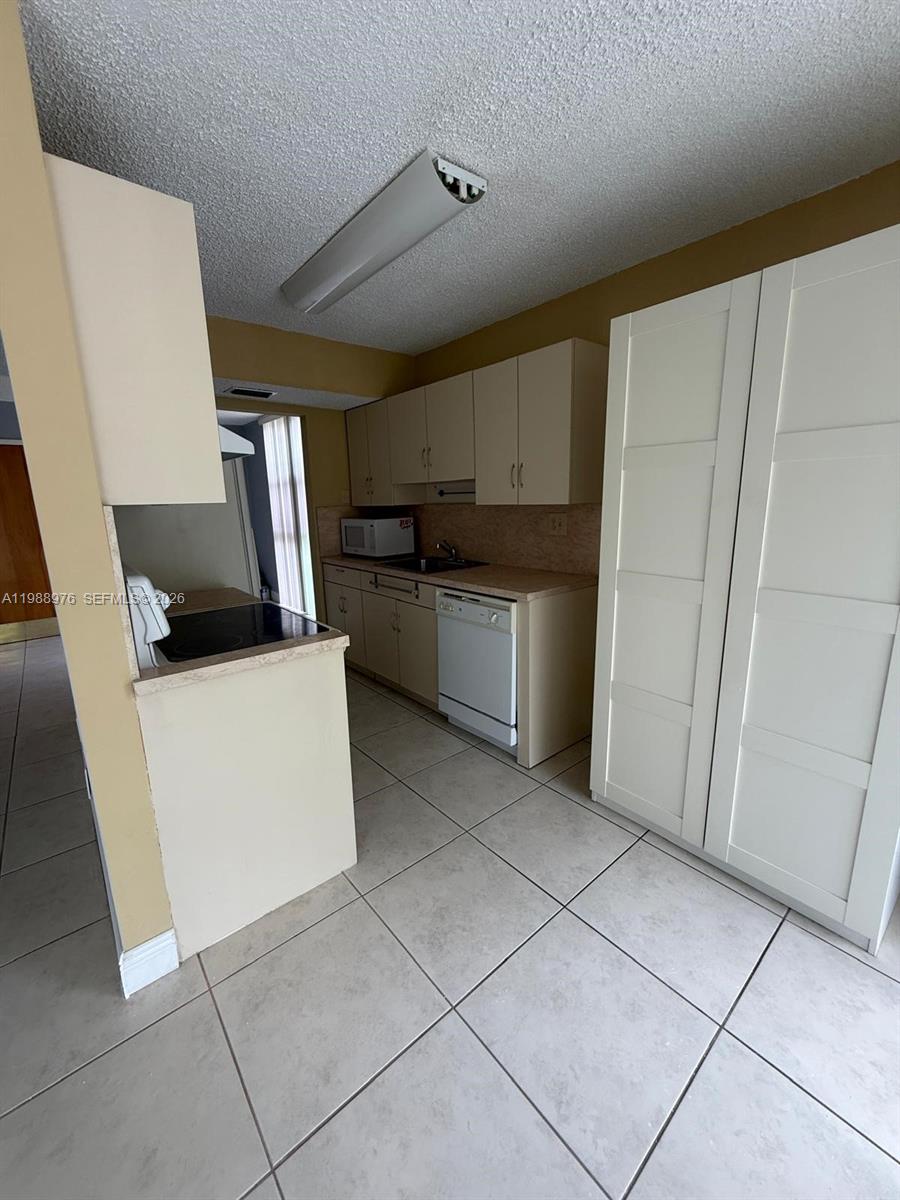 ¤INTERNATIONAL PARK I COND - Residential