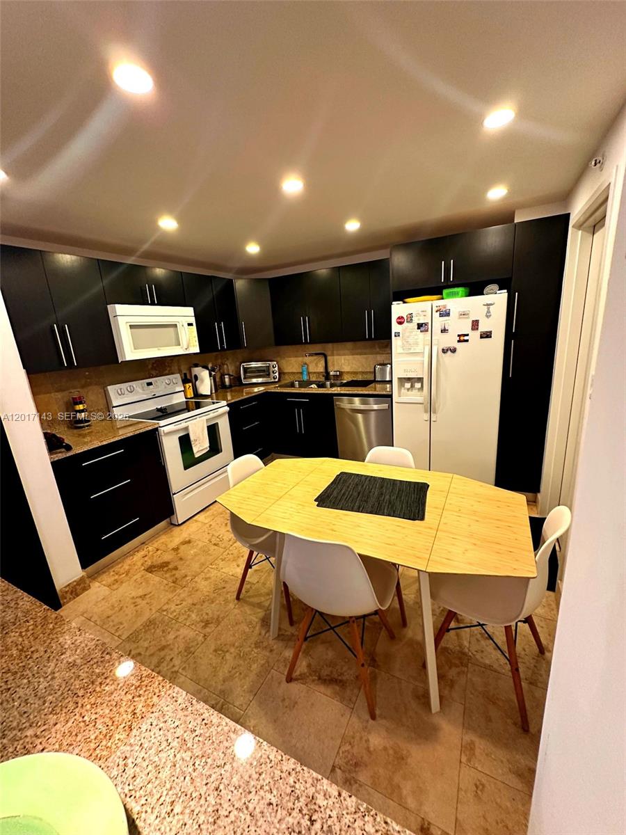RENAISSANCE OF POMPANO BE - Residential Lease
