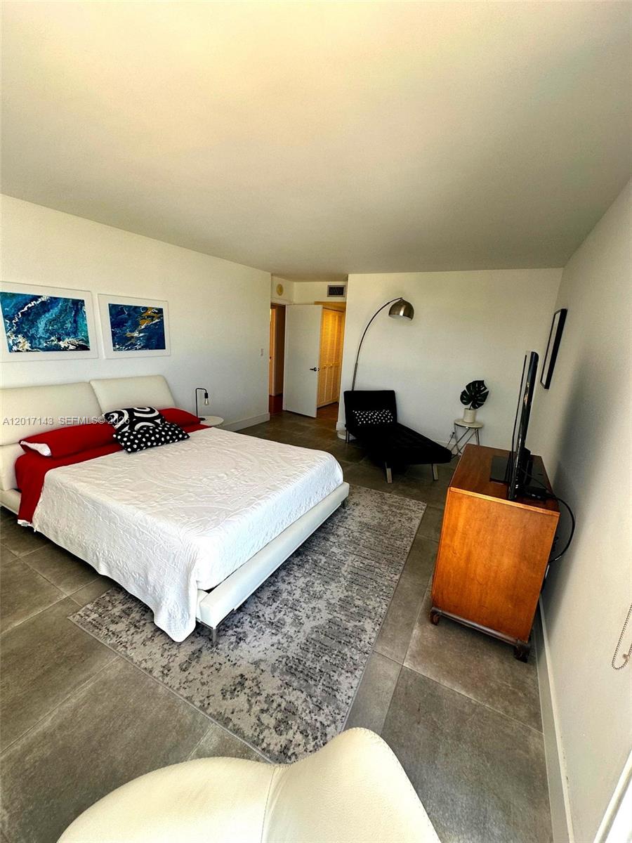 RENAISSANCE OF POMPANO BE - Residential Lease