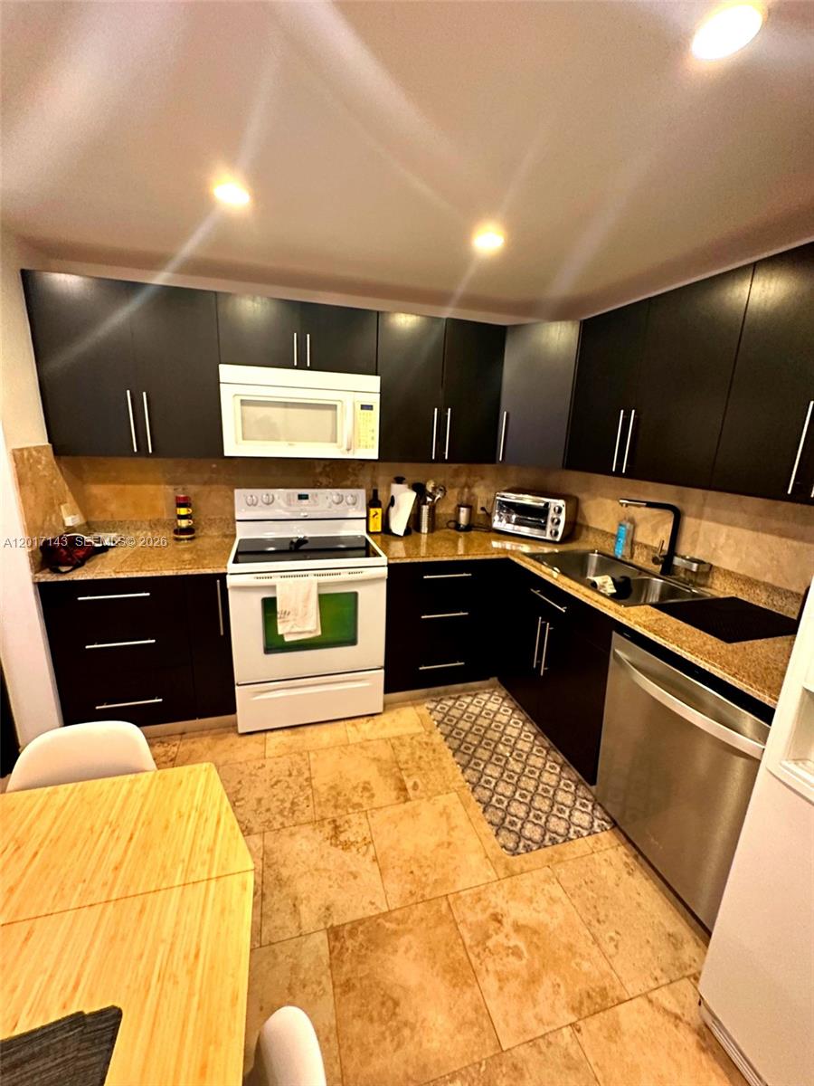RENAISSANCE OF POMPANO BE - Residential Lease