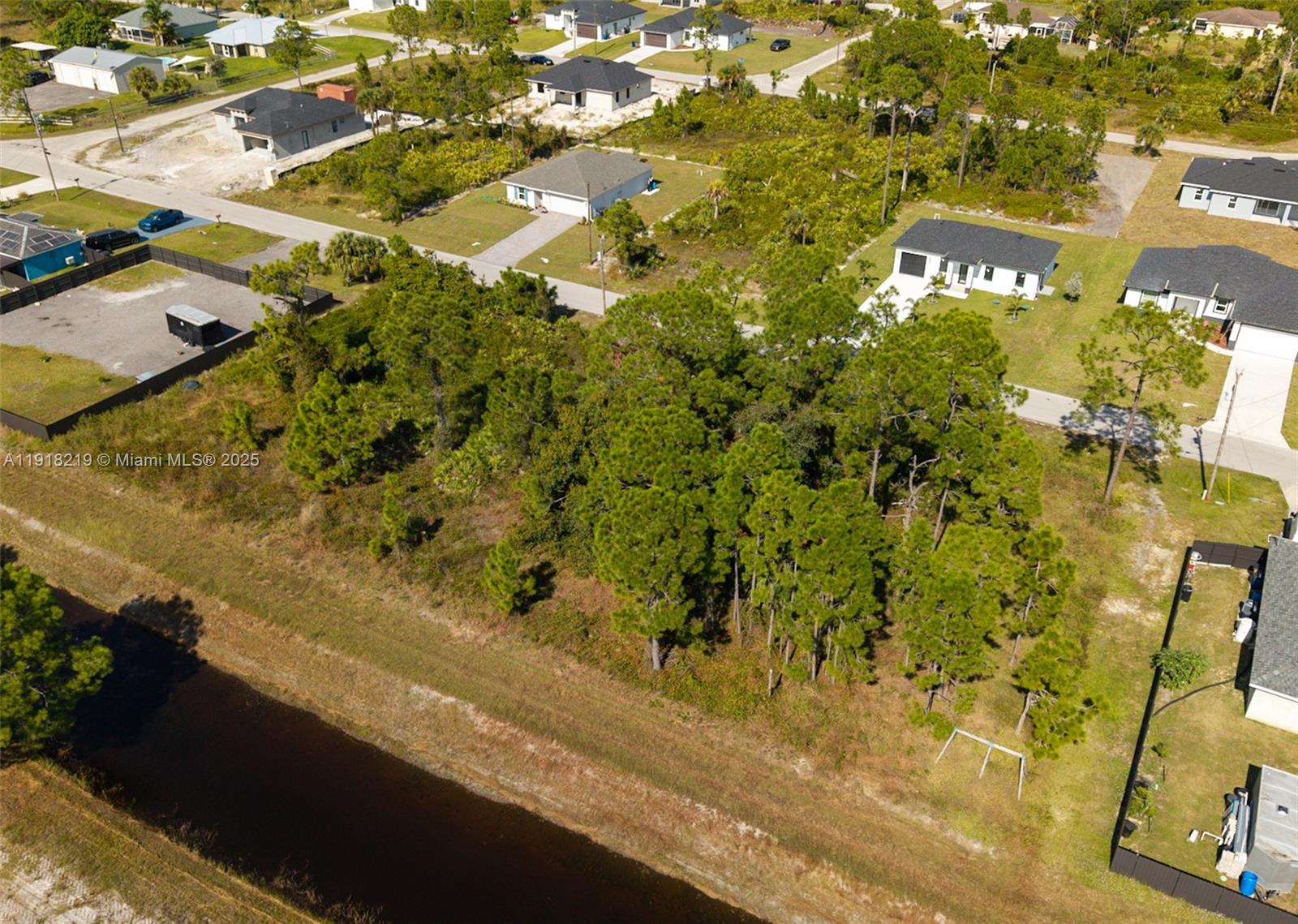 Lee County Unincorporated - Land