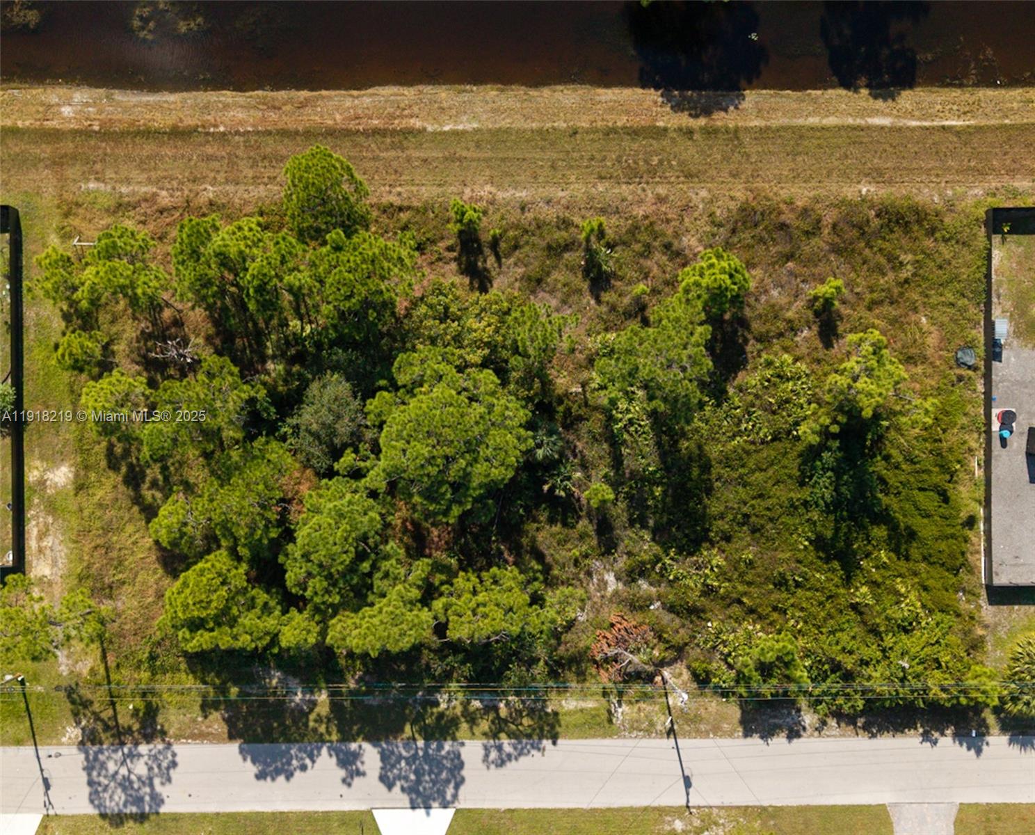 Lee County Unincorporated - Land