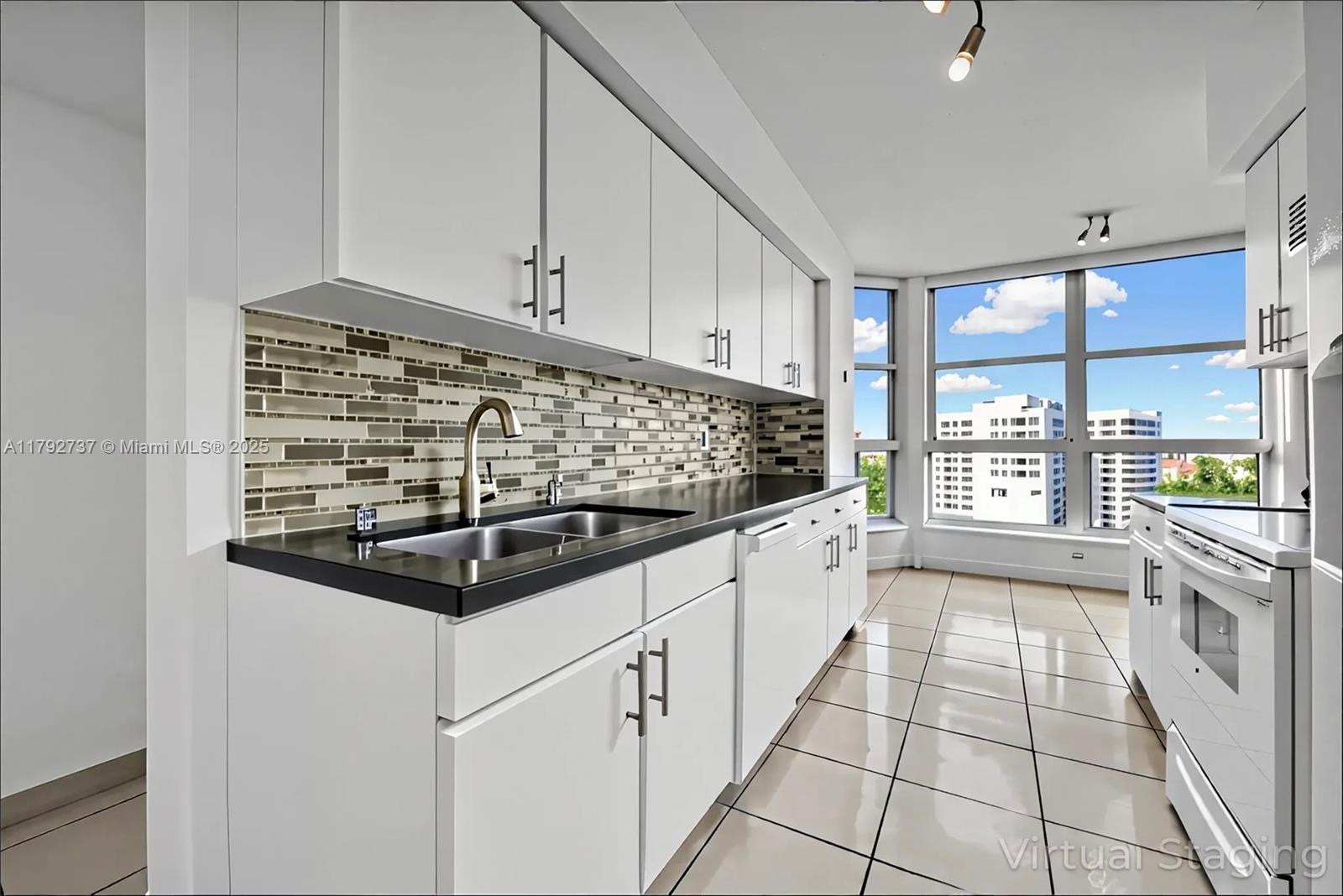 MYSTIC POINTE TOWER 500 C - Residential