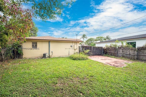 Tiny photo for 2420 NW 22nd Rd, Fort Lauderdale, FL 33311 (MLS # A12077261)