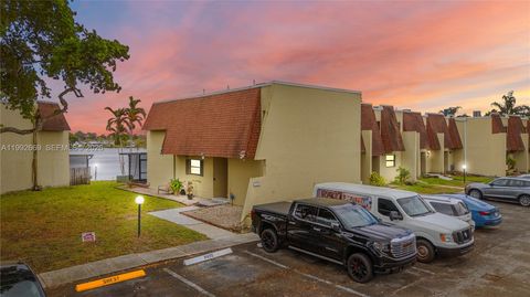 8920 Palm Tree Ln 8920 Pembroke Pines FL 33024