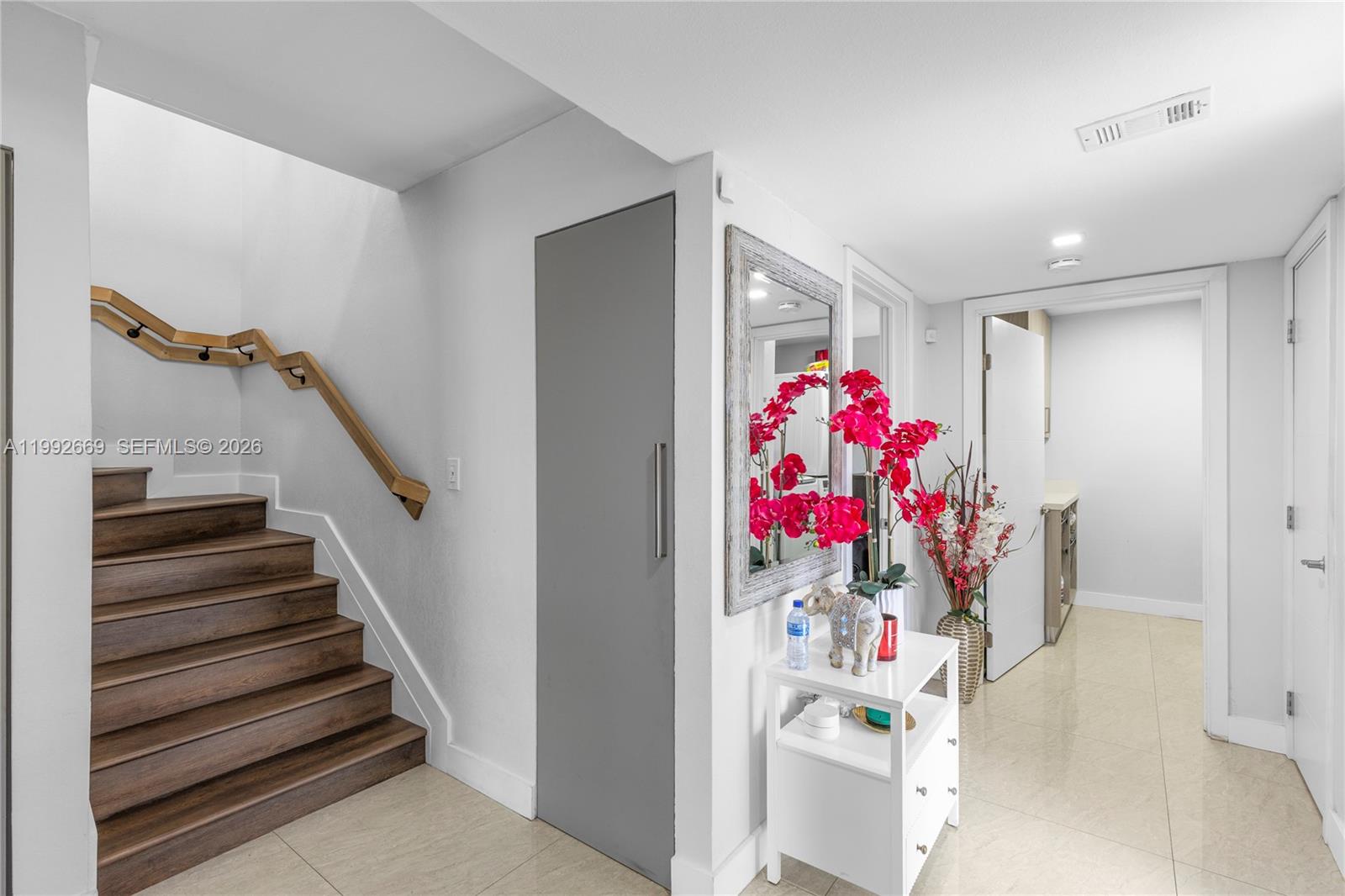 8920 Palm Tree Ln 8920