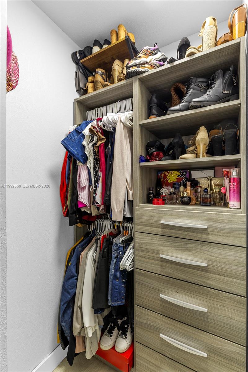 WESTVIEW CONDOMINIUM NO O - Residential