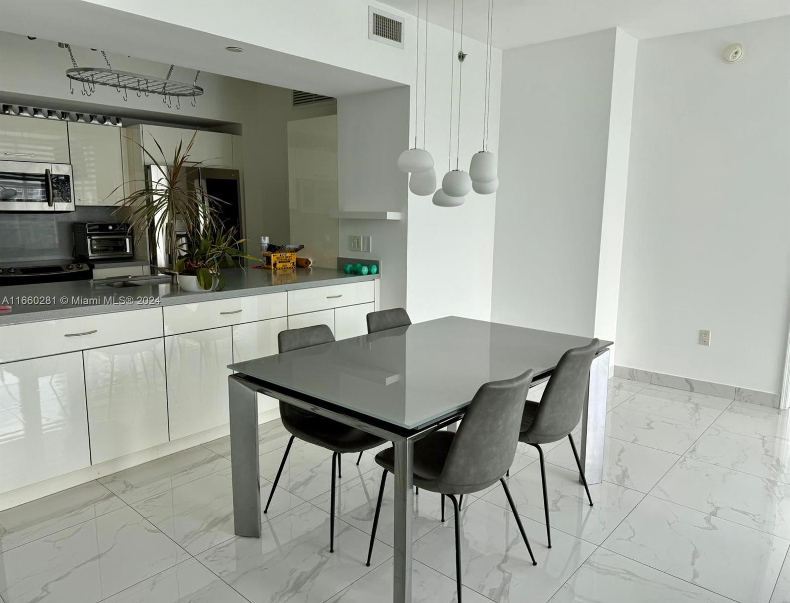 THE PLAZA 901 BRICKELL CO - Residential Lease