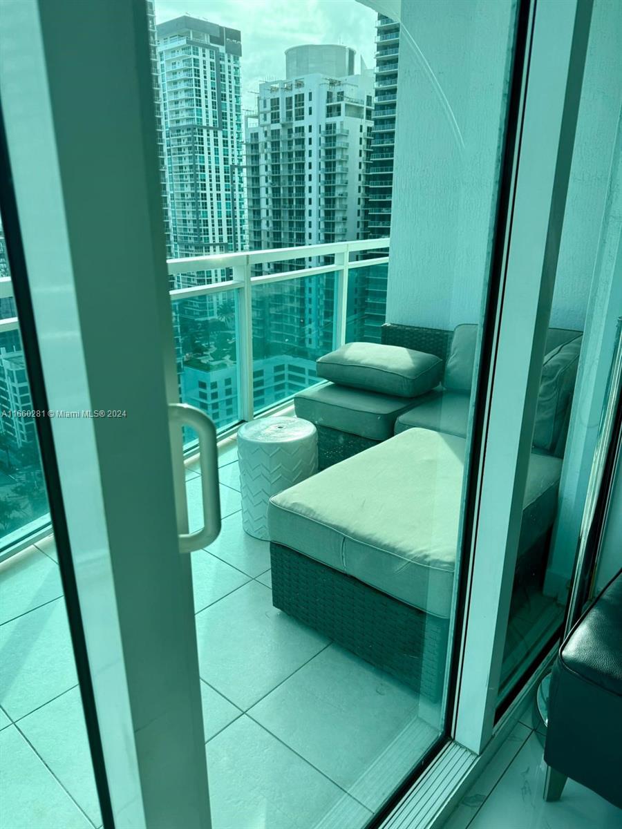 THE PLAZA 901 BRICKELL CO - Residential Lease