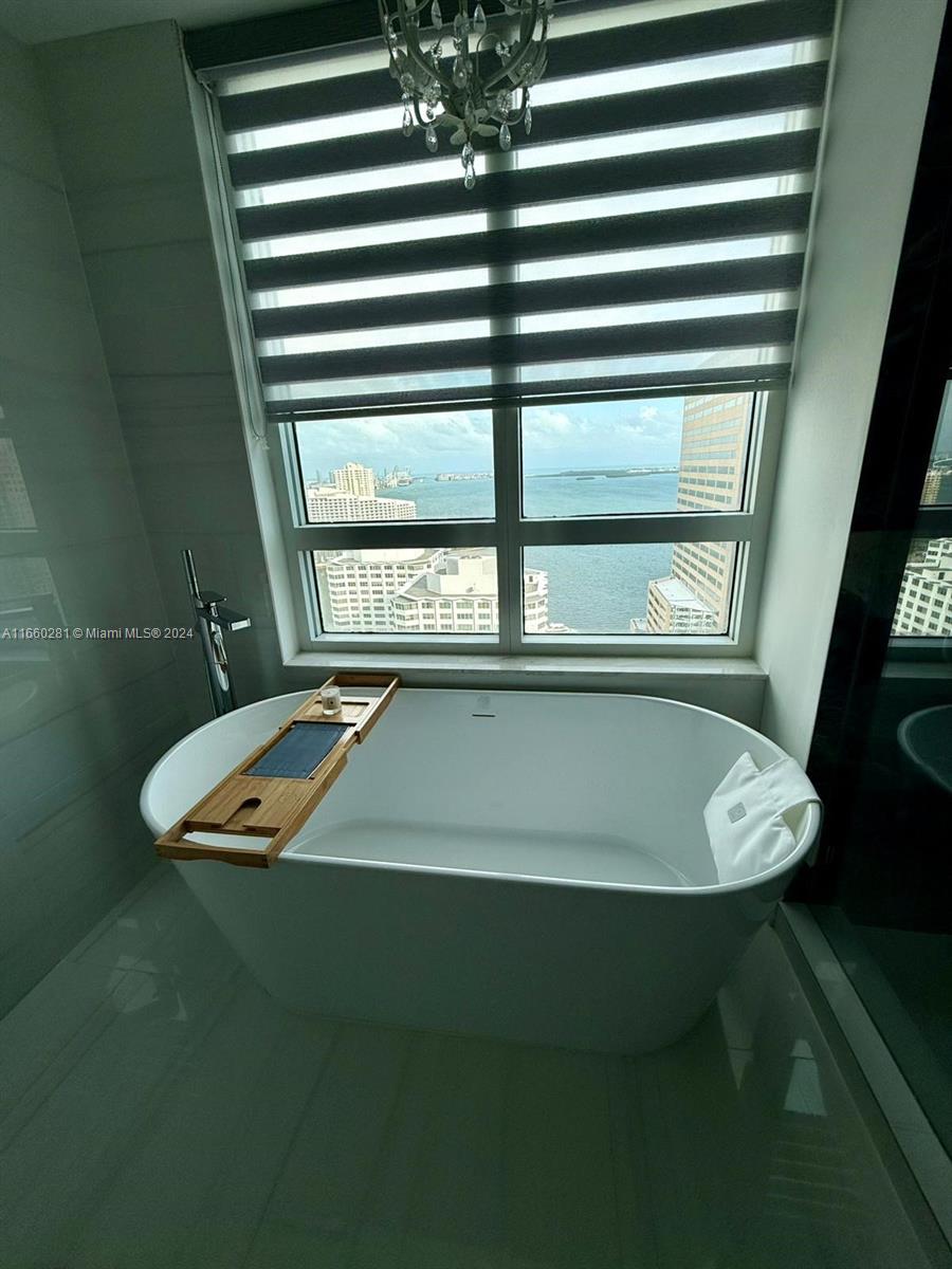THE PLAZA 901 BRICKELL CO - Residential Lease