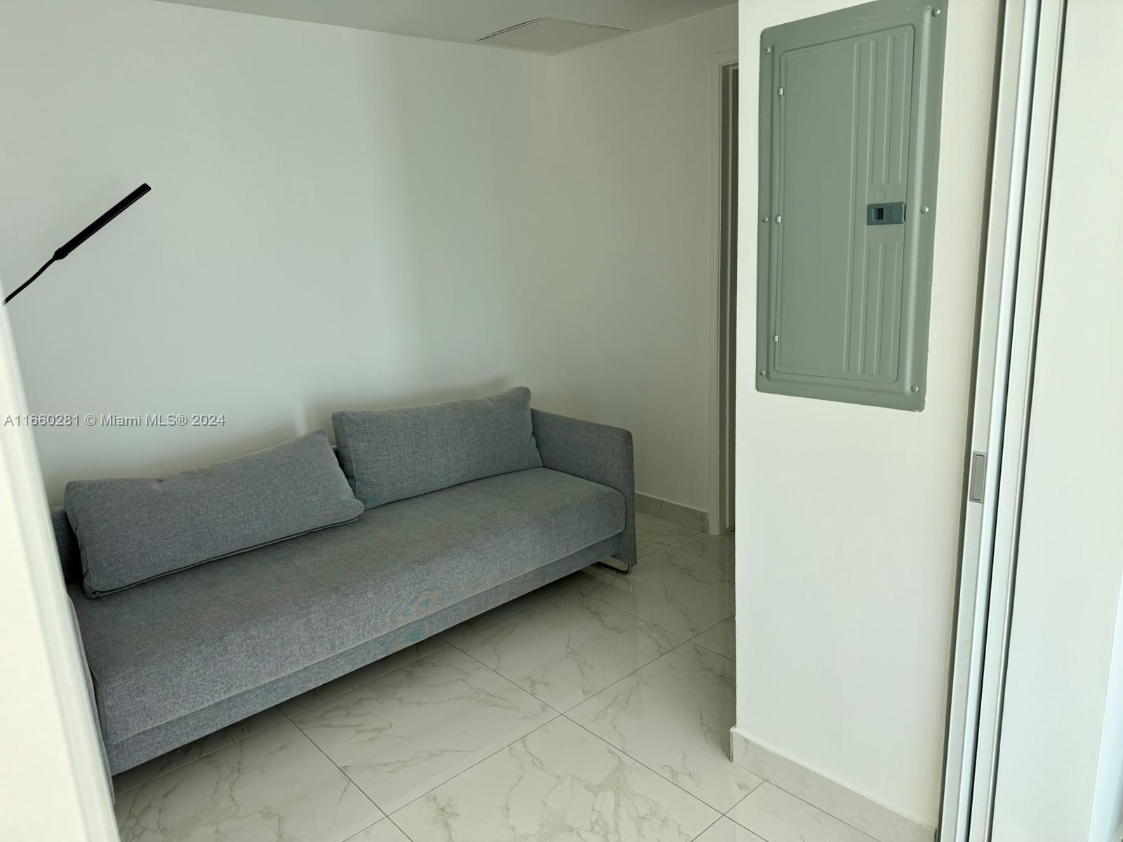 THE PLAZA 901 BRICKELL CO - Residential Lease
