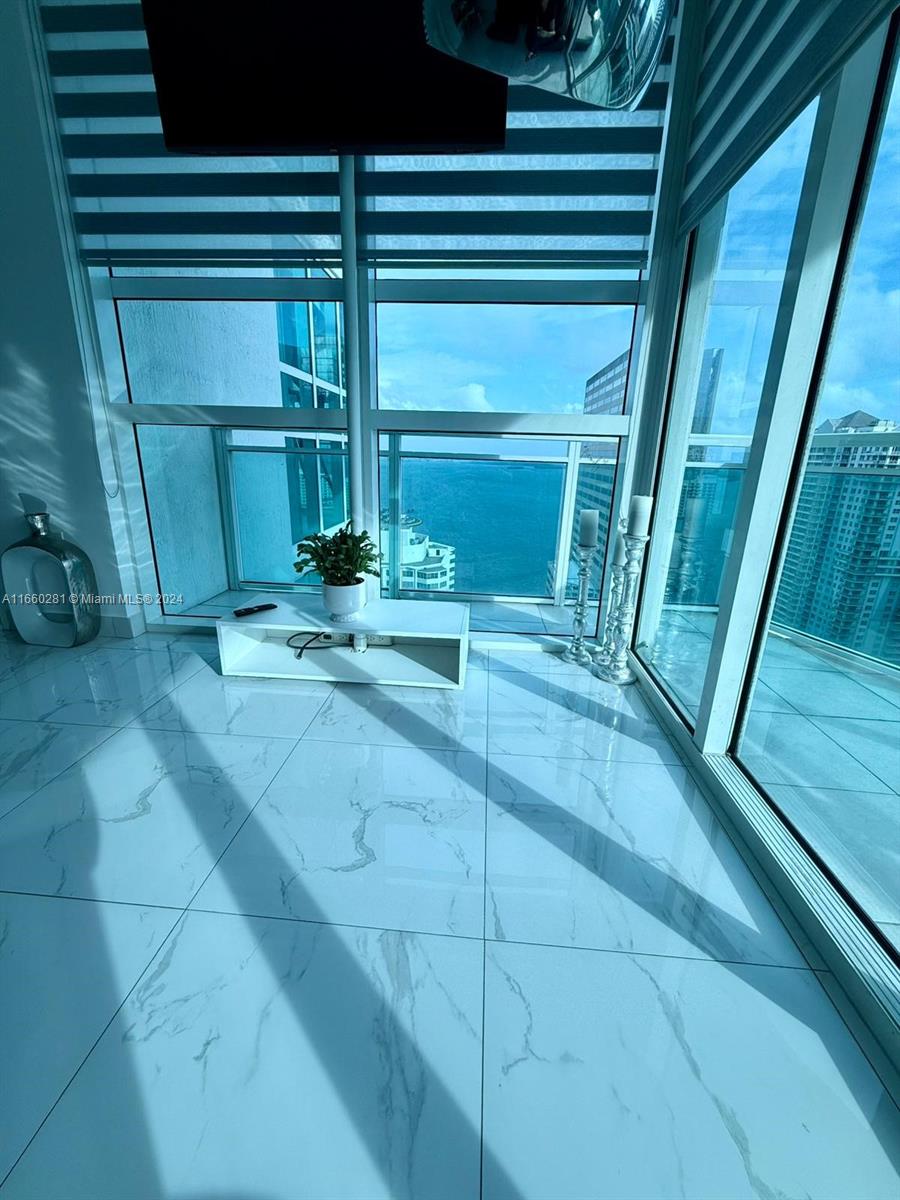 THE PLAZA 901 BRICKELL CO - Residential Lease