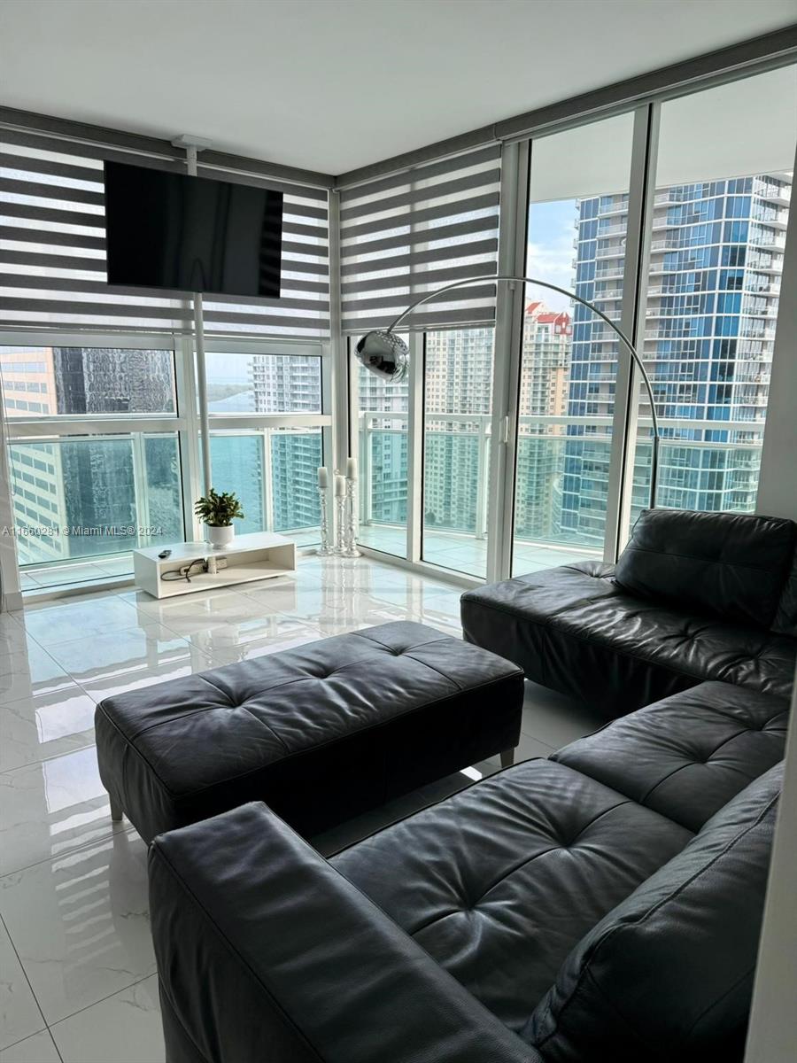 THE PLAZA 901 BRICKELL CO - Residential Lease