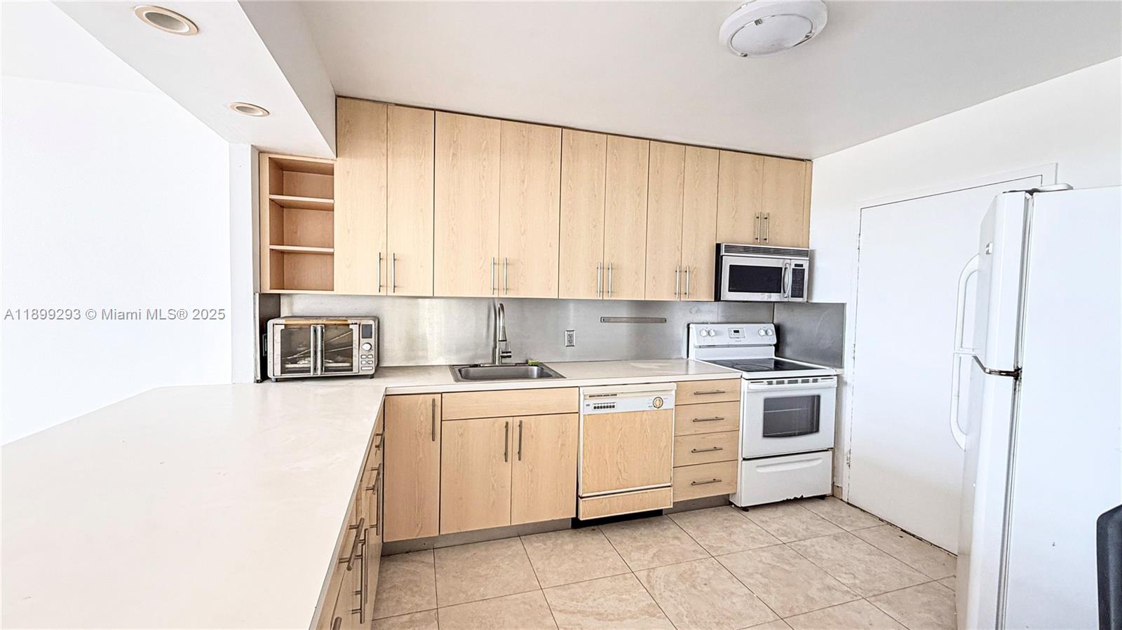 BUCKLEY TOWERS CONDO - EA - Residential