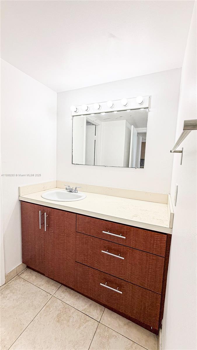 BUCKLEY TOWERS CONDO - EA - Residential