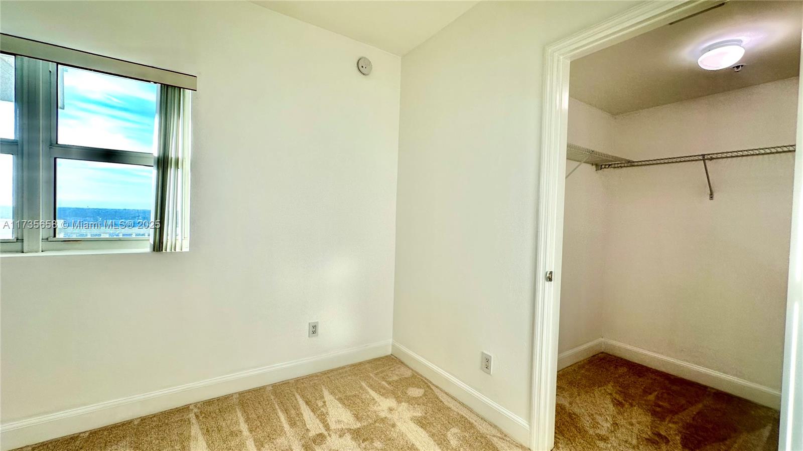 THE OAKS I CONDO - Residential Lease