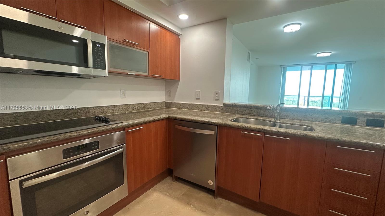 THE OAKS I CONDO - Residential Lease