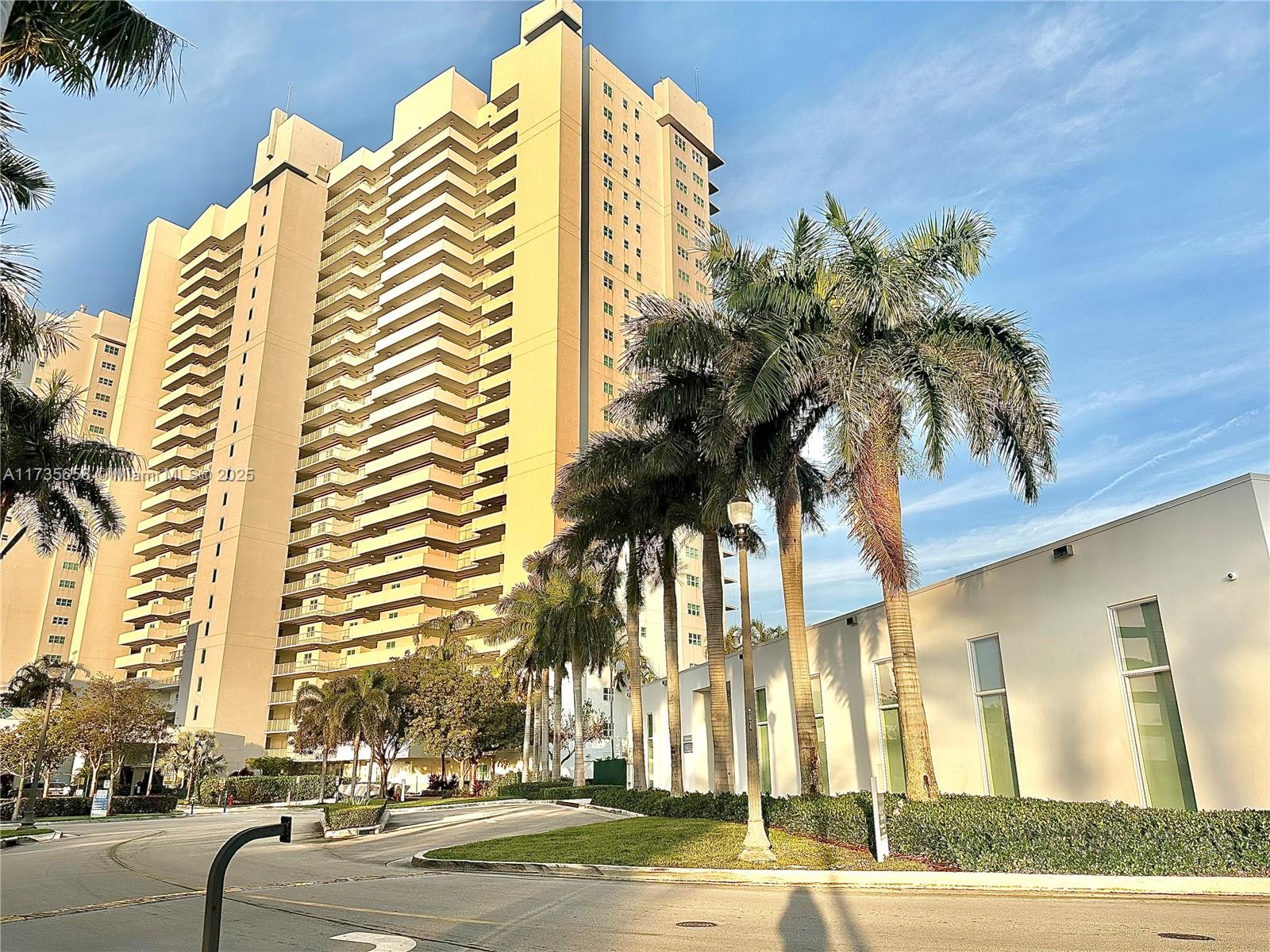 THE OAKS I CONDO - Residential Lease