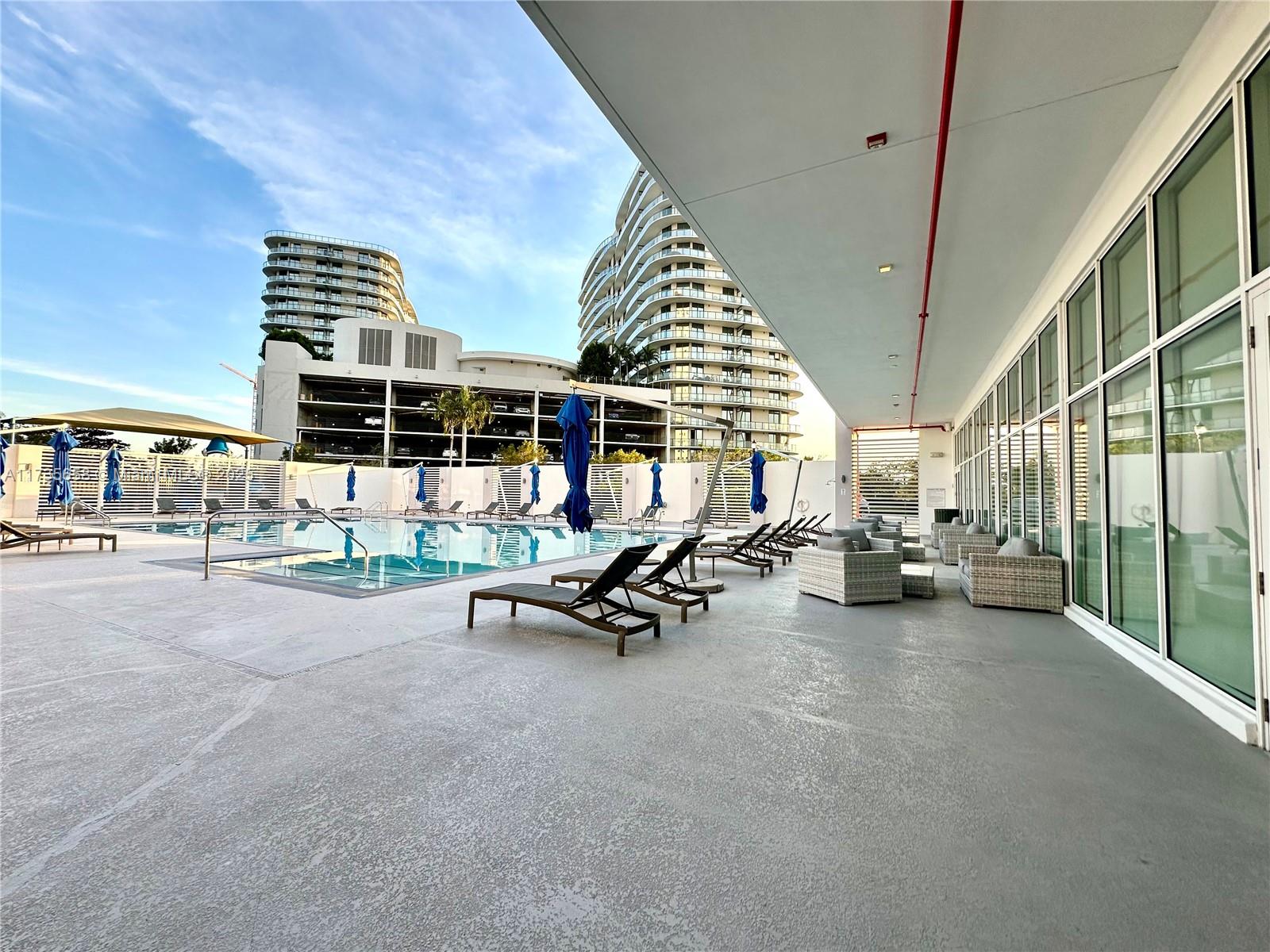 THE OAKS I CONDO - Residential Lease