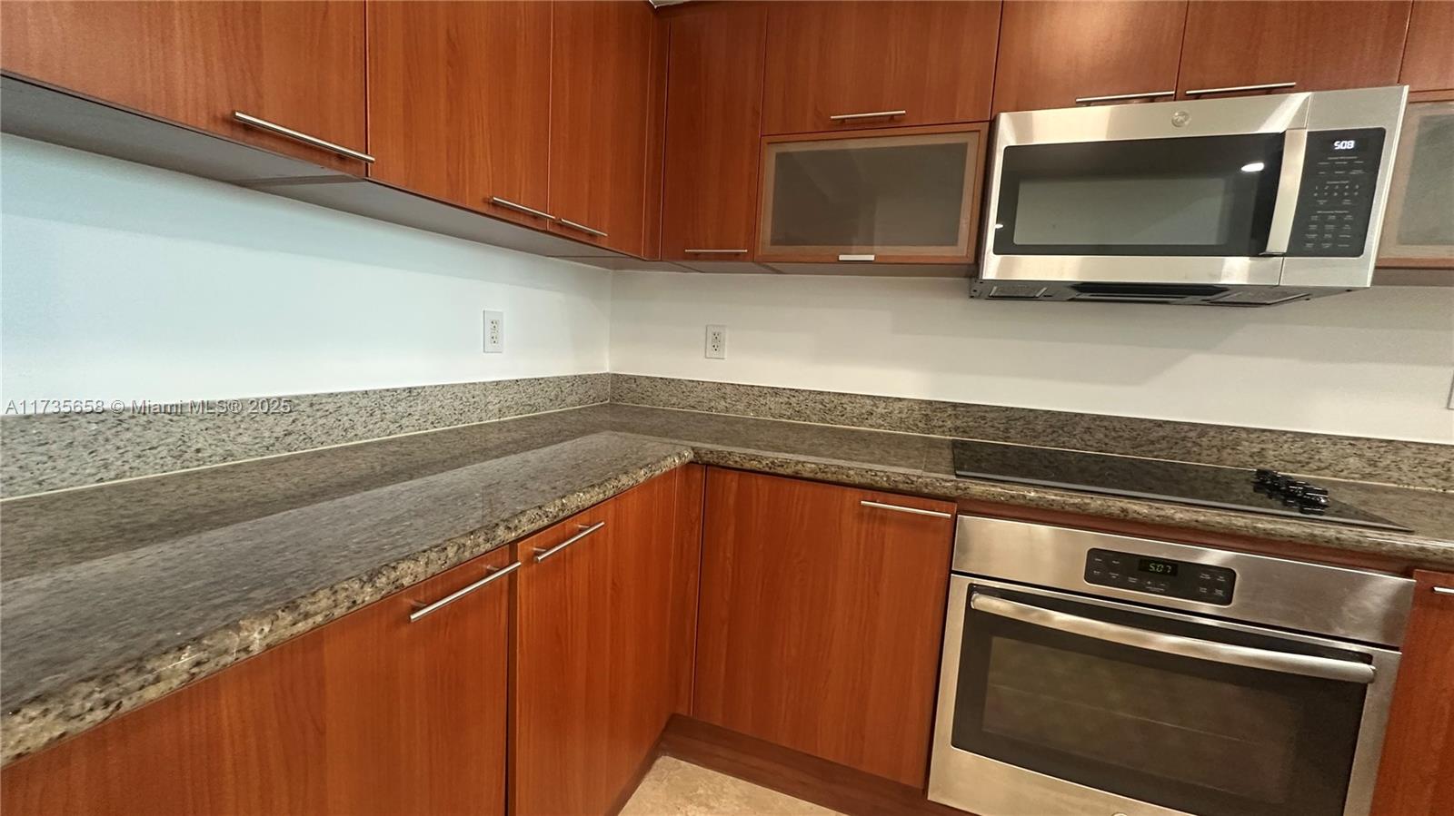 THE OAKS I CONDO - Residential Lease