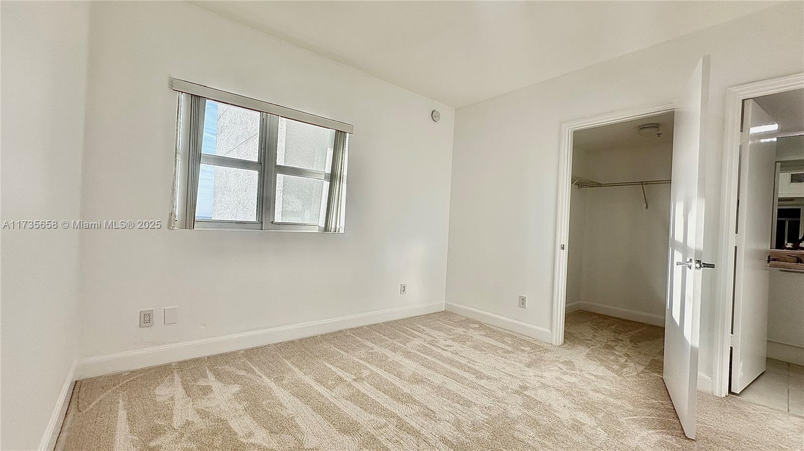 THE OAKS I CONDO - Residential Lease
