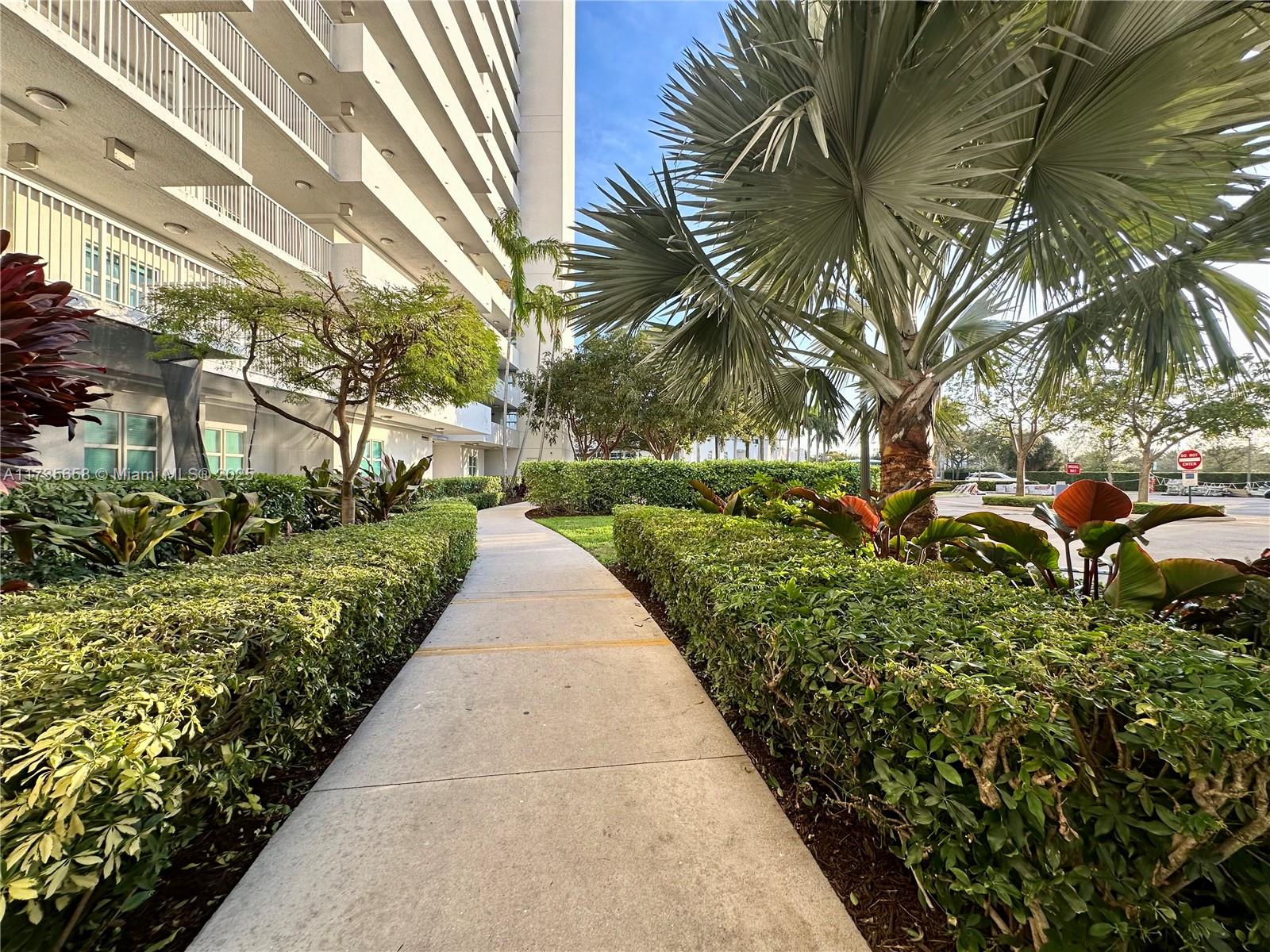 THE OAKS I CONDO - Residential Lease