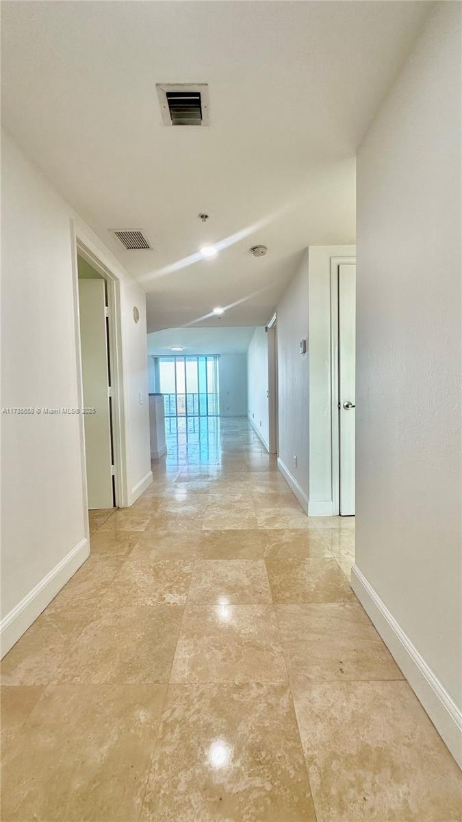 THE OAKS I CONDO - Residential Lease