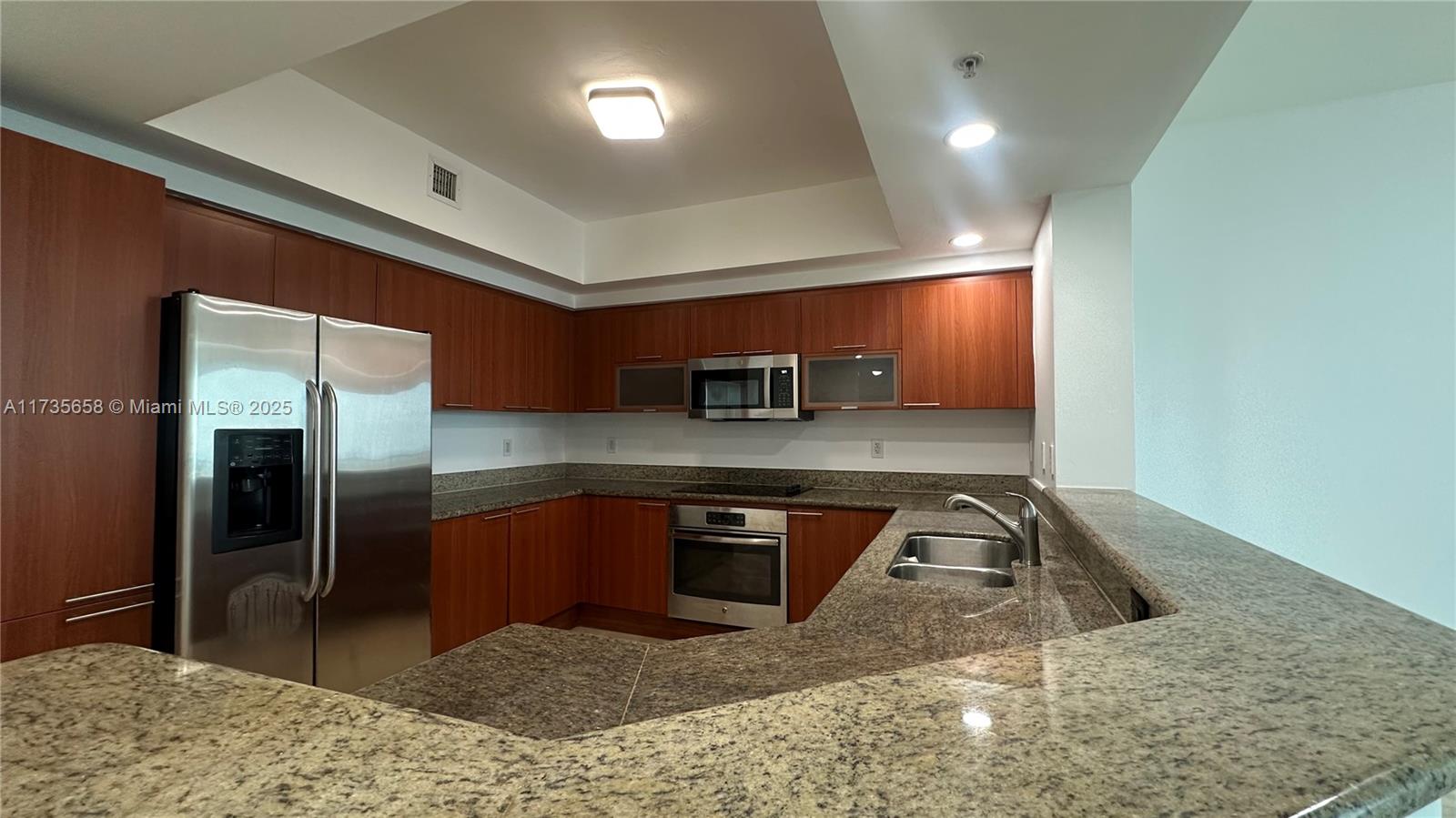 THE OAKS I CONDO - Residential Lease