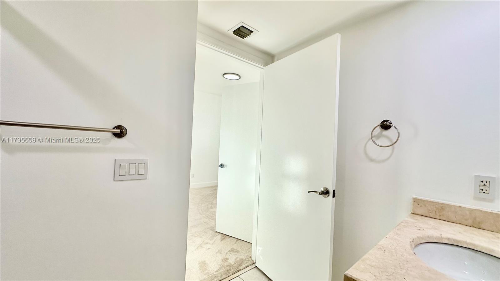THE OAKS I CONDO - Residential Lease
