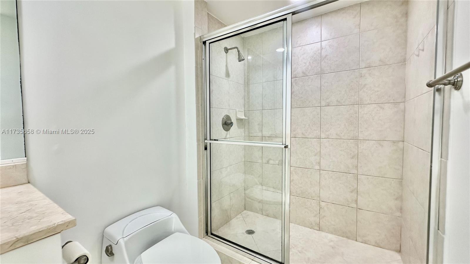 THE OAKS I CONDO - Residential Lease