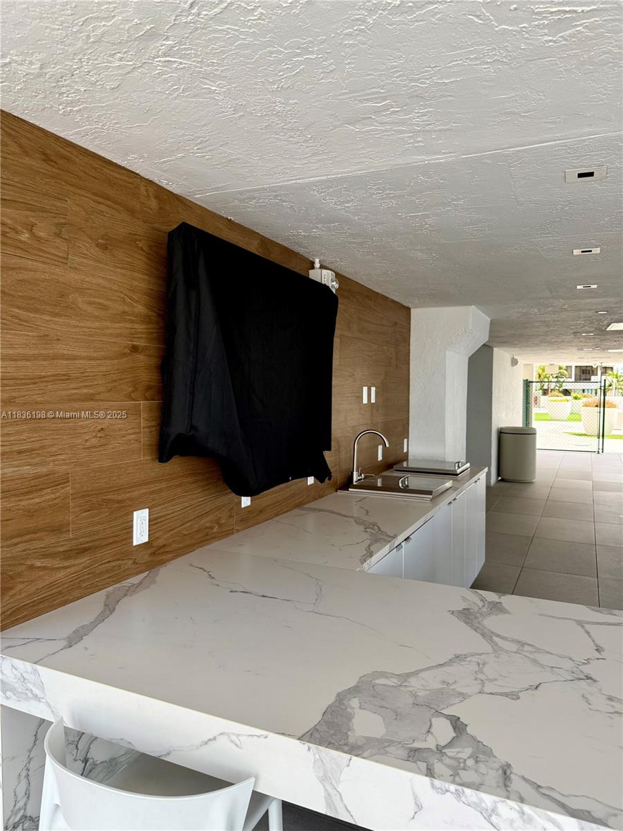 ISOLA CONDO - Residential