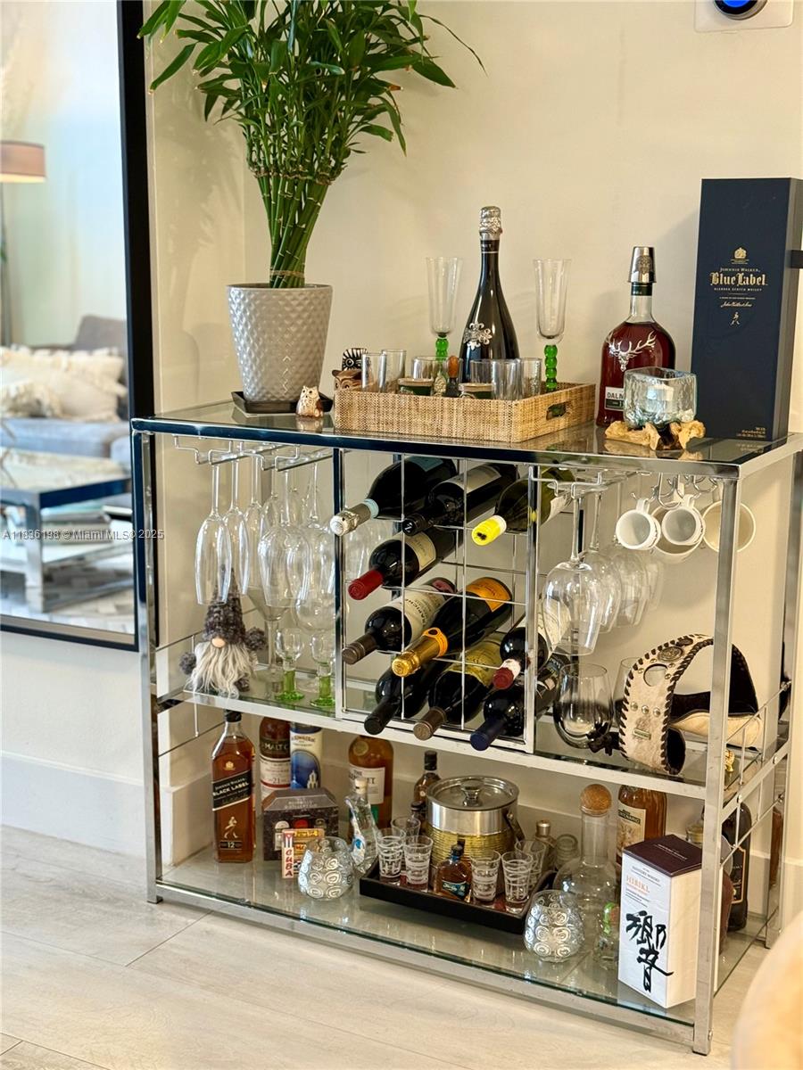 ISOLA CONDO - Residential