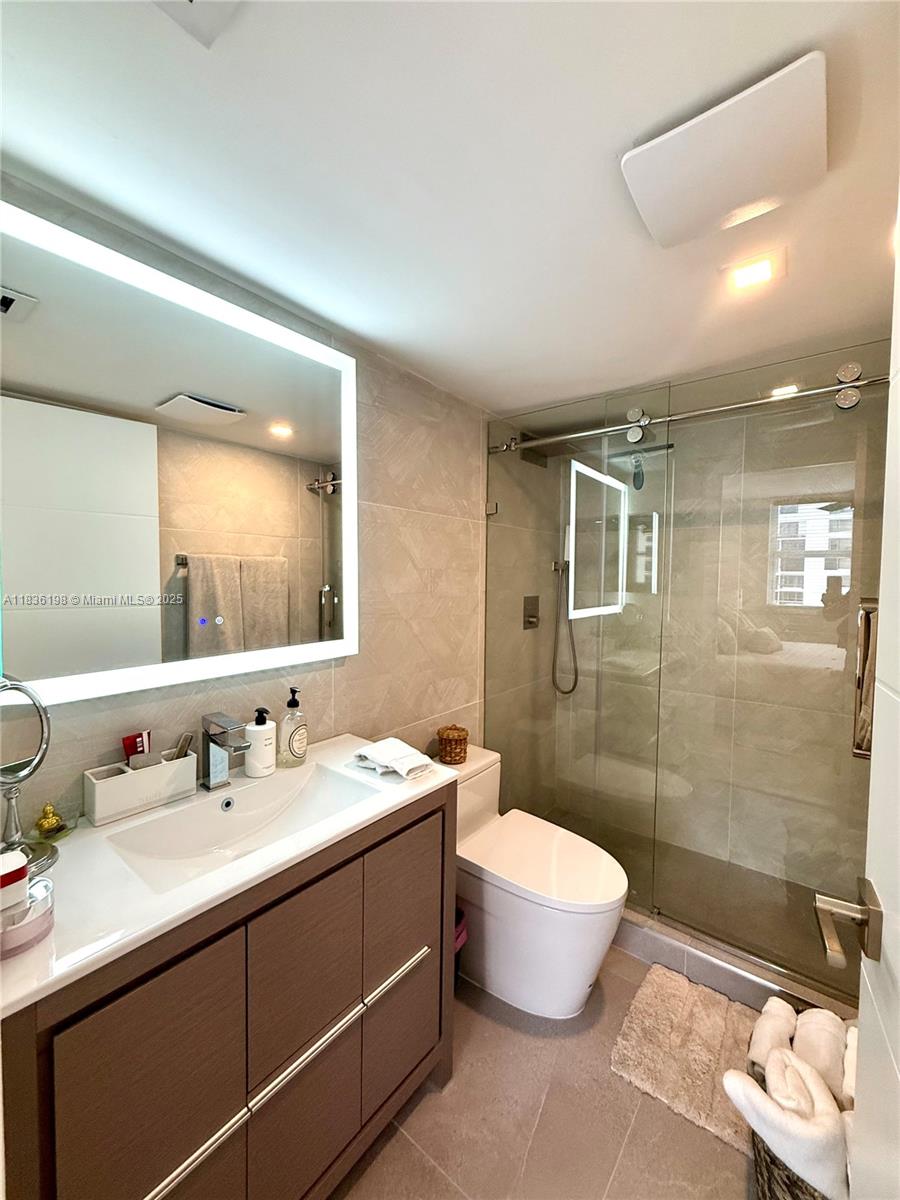 ISOLA CONDO - Residential