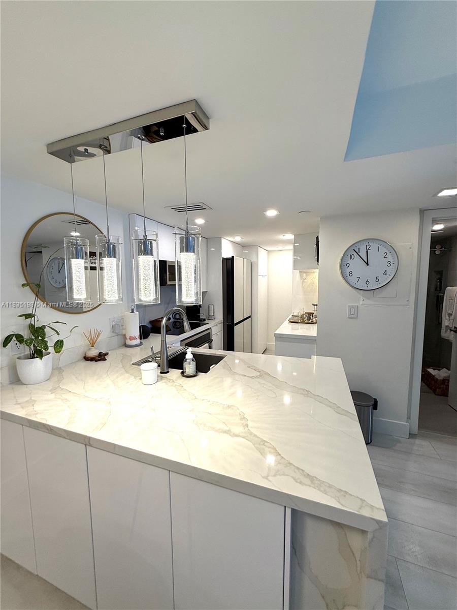 ISOLA CONDO - Residential